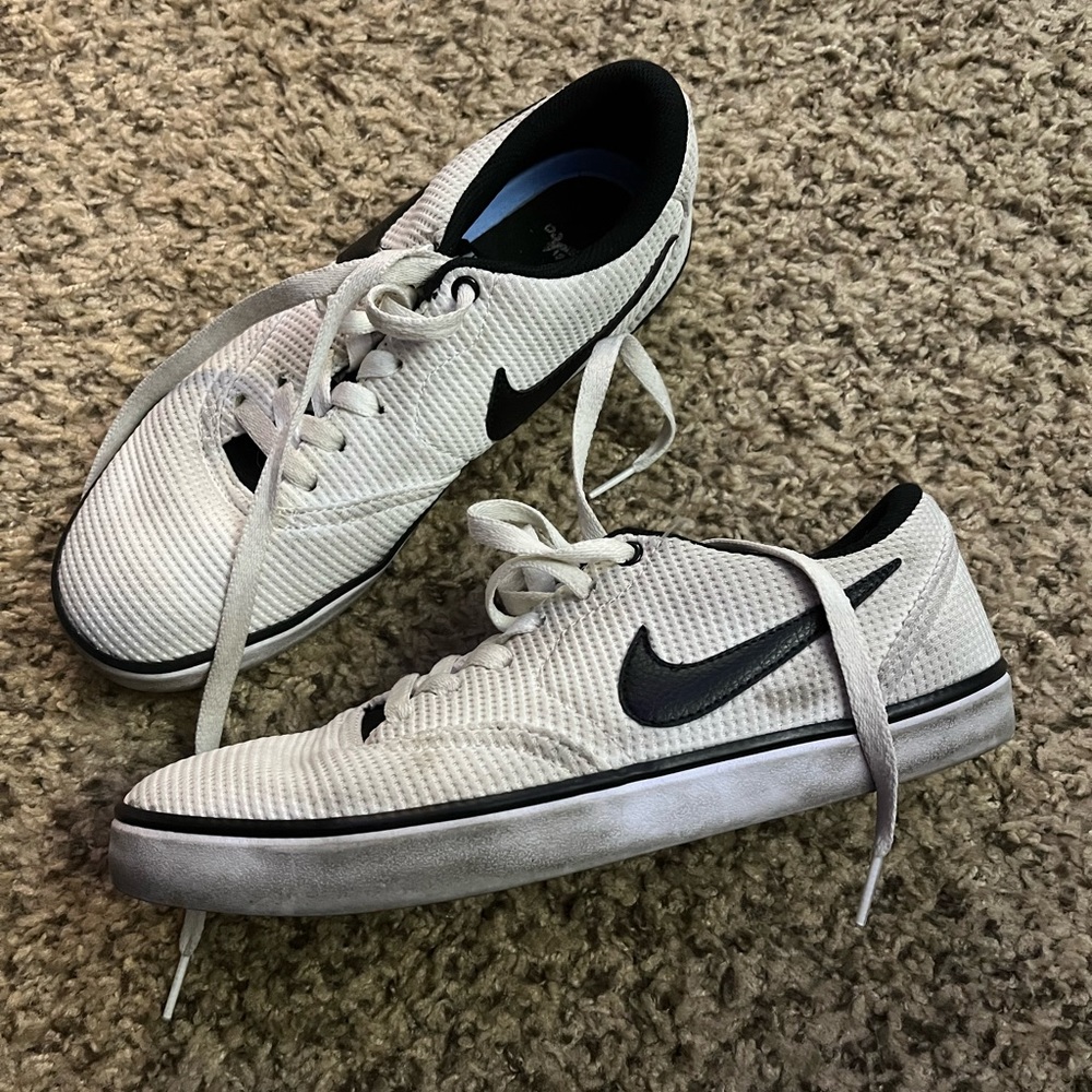 white nike sneakers